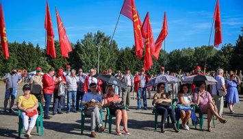 В Минске тысячи людей собрались в поддержку Тихановской