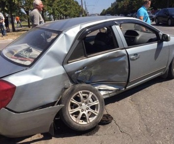 ДТП на Днепропетровщине: столкнулись два автомобиля, есть пострадавший