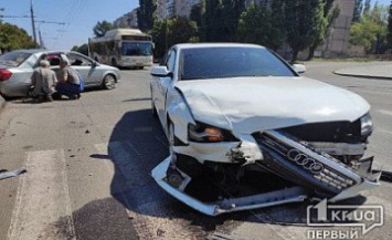 В Кривом Роге Audi влетела в Geely: есть пострадавшие