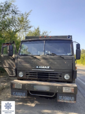 Криворожским патрульным водители грузовиков, нарушившие ПДД, предлагали взятки