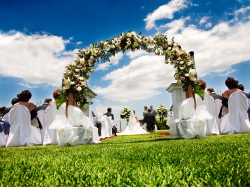 Свадьба в Буковине: коронавирус выявили у 20% гостей банкета