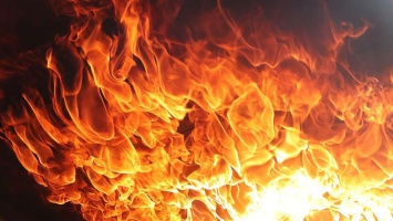 «Жарила курицу»: пьяная женщина устроила пожар в собственной квартире