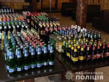 Контрафакт из кафе: в Кривом Роге изъяли сотни бутылок нелегального спиртного
