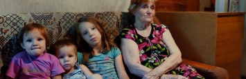 Пенсионерке из Одесской области "подкинули" трех правнуков (ВИДЕО)