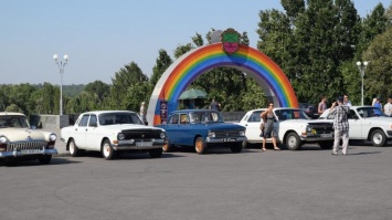 В Запорожье на ежегодный «Волгослет» съехались десятки владельцев легендарных автомобилей со всей Украины(ФОТО)