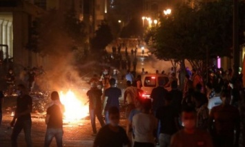Протесты в Бейруте: Ранены более 700 чел, силовики освободили здание МИД,