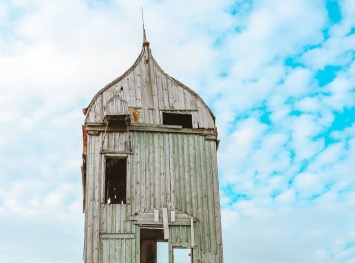 В Запорожской области разрушается последняя ветряная мельница - фото