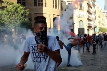 Правительство Ливана ушло в отставку - в связи со взрывом в Бейруте