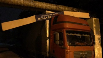 В Кривом Роге спасатели вызволяли застрявший грузовик