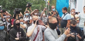 Протест под посольством Беларуси: Кольченко присудили исправительные работы