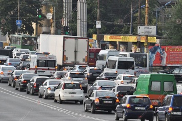 Серьезная пробка в Днепре: движение транспорта затруднено