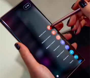 IPhone догонят флагманы Samsung по качеству экранов только в следующем году