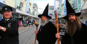 Мэрия новозеландского города 20 лет платит зарплату городскому волшебнику
