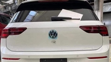 "Заряженный" Volkswagen Golf рассекретили до премьеры