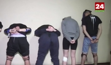 Белорусское ТВ показало задержанных и избитых украинцев
