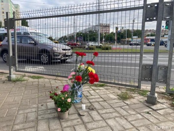 Послы стран ЕС возложили цветы к месту где погиб участник протестов в Минске