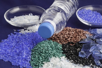 Чешский стартап придумал, как перерабатывать пластик в "искусственную нефть"
