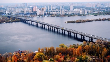 Кличко просят заменить трубы на мосту Патона в Киеве
