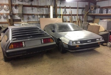 Два культовых DeLorean с минимальным пробегом почти 40 лет простояли в сарае (ФОТО)