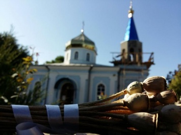 В храмах Мелитополя проходят службы: люди святят «маковейчики»