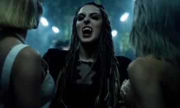 Украинская певица Kler презентовала вампирский клип на танцевальную пеню "Нестримна"