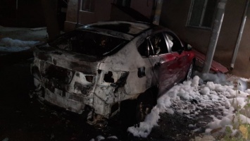 И снова поджог: в Николаеве пожарные потушили горящий BMW X6 - досталось и соседнему автомобилю (ФОТО)