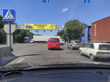 На Киевской трассе в районе Одессы образовался затор из-за ДТП