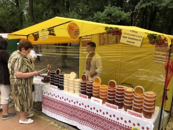 В Кривом Роге началась юбилейная ярмарка меда