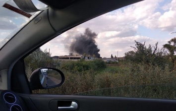 В районе Одесского НПЗ возник крупный пожар