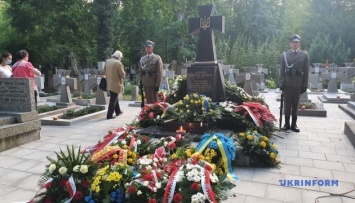 "Пламя братства": Стефанишина в Варшаве почтила память воинов УНР