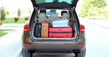Как правильно размещать вещи в багажнике?