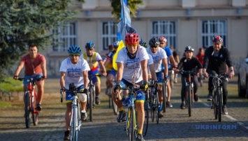 Почти 2 тысячи километров: в Ужгороде стартовал велопробег ветеранов войны