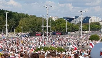 В Минске уже более 100 тысяч митингующих требуют отставки Лукашенко