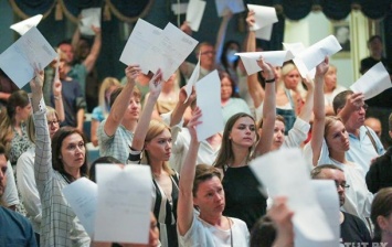 В Минске массово увольняются актеры и журналисты