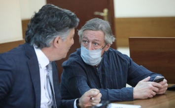 Суд над Ефремовым: у актера требуют 1 рубль компенсации, названа причина смерти Захарова