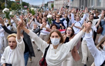 Власти Гродно согласились выполнить требования митингующих, силовики публично извинились