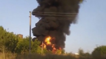 Под Харьковом масштабный пожар на предприятии, где раньше производили резиновые галоши