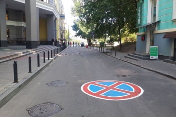 В Киеве запретили проезд и парковку на одном из центральных переулков