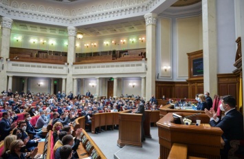 Не все "слуги народа" придут на внеочередное заседание Рады: в партии назвали причину