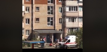 Киевлянин после ссоры с женой поджег магазин и выпрыгнул с седьмого этажа (видео)