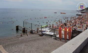 Туристы жалуются на закрытые пляжи в Ялте