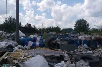 Фирма из Северодонецка устроила свалку токсичных отходов вблизи жилых массивов Новодружеска