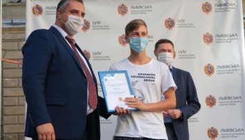 Выпускники Львовщины получили премии за 200 баллов на ВНО