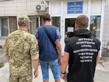 Пограничники задержали мариупольца, который вместе с боевиками "ДНР" охранял захваченный горсовет, - ФОТО