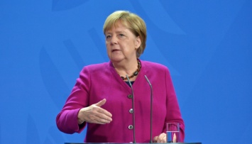 Меркель не говорила с Путиным о "немецком самолете к Навальному"