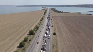 COVID-19 не пугает: на въездах в Одессу образовались огромные пробки