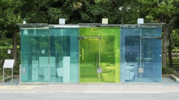 В Токио появились общественные туалеты из стекла (ВИДЕО)