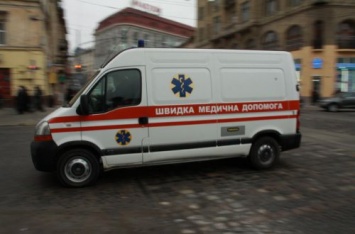 Боялись забирать из-за коронавируса: в Ровно умершая пять часов пролежала в подъезде