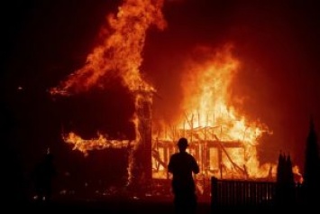 В Калифорнии из-за лесных пожаров эвакуируют более 110 тысяч человек (ВИДЕО)