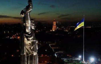 Кличко открыл мемориал с самым большим флагом Украины